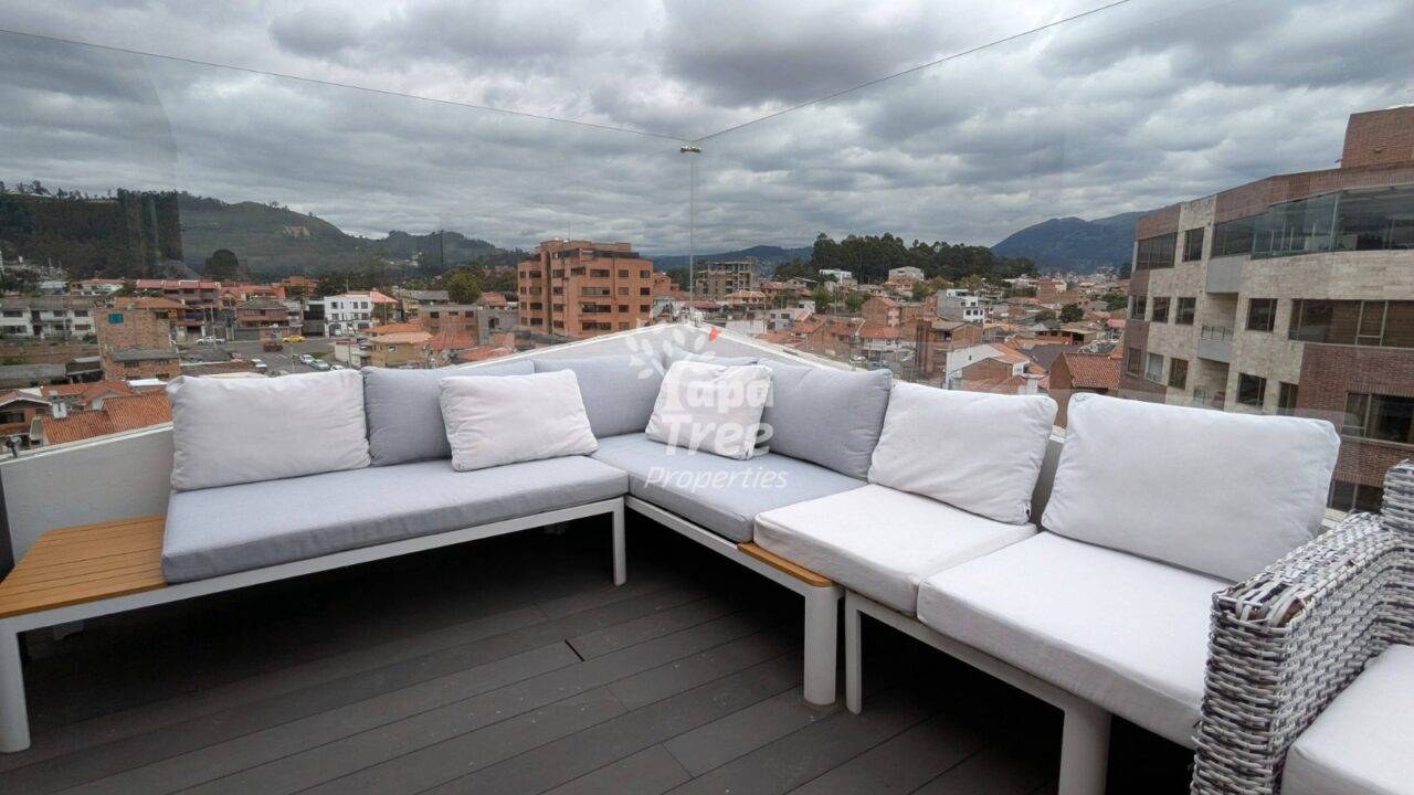 Spacious 4-Bedroom Duplex Apartment with Stunning City Views and L-Shaped Terrace in Central Cuenca