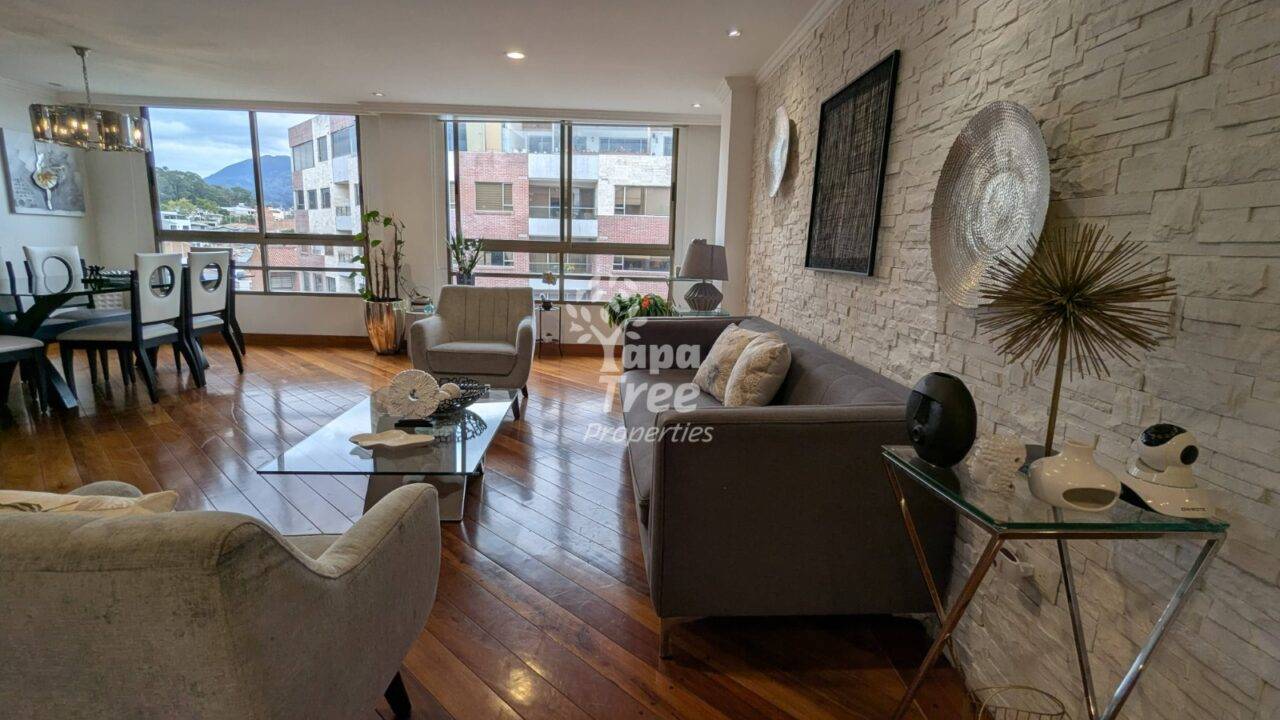 Spacious 4-Bedroom Duplex Apartment with Stunning City Views and L-Shaped Terrace in Central Cuenca