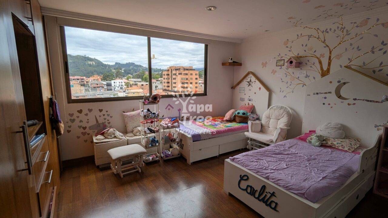 Spacious 4-Bedroom Duplex Apartment with Stunning City Views and L-Shaped Terrace in Central Cuenca
