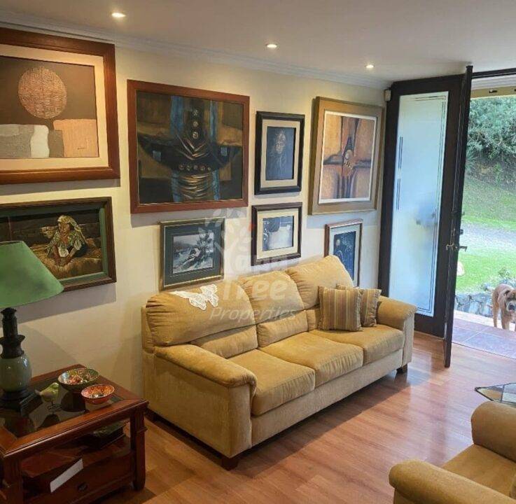 Spacious 4-Bedroom Single-Level Home with Jacuzzi Suite in San Joaquín