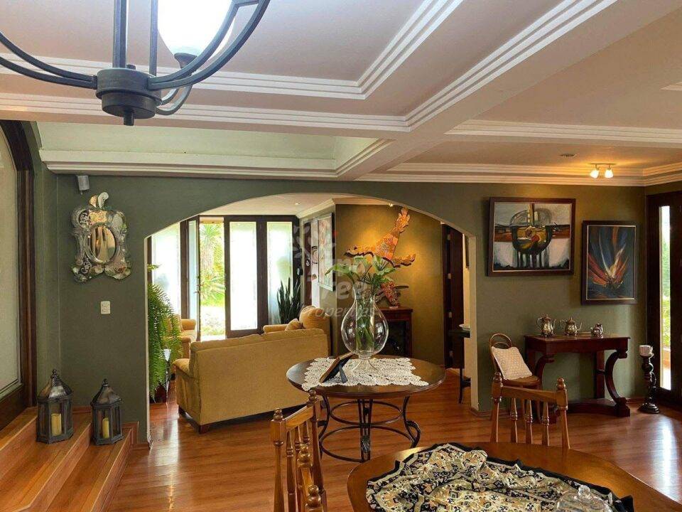 Spacious 4-Bedroom Single-Level Home with Jacuzzi Suite in San Joaquín