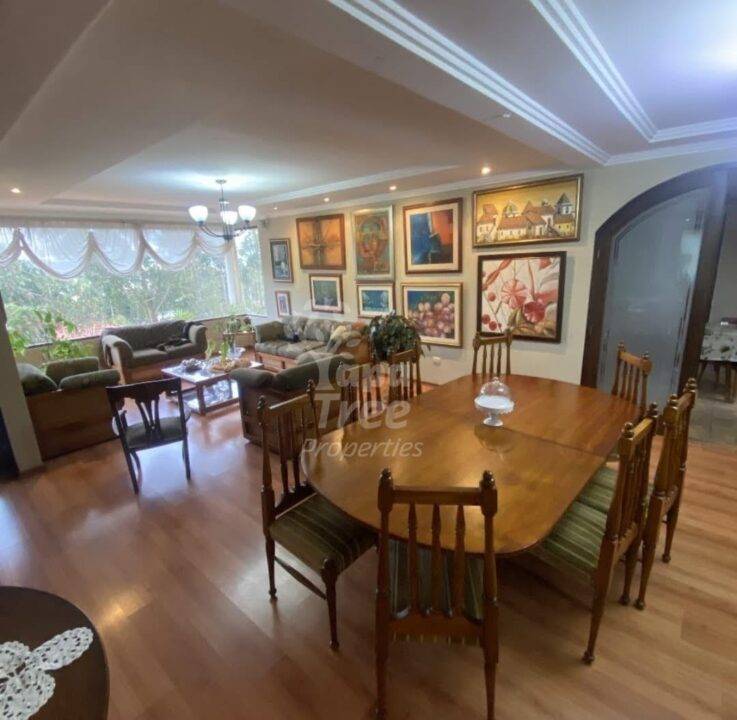 Spacious 4-Bedroom Single-Level Home with Jacuzzi Suite in San Joaquín