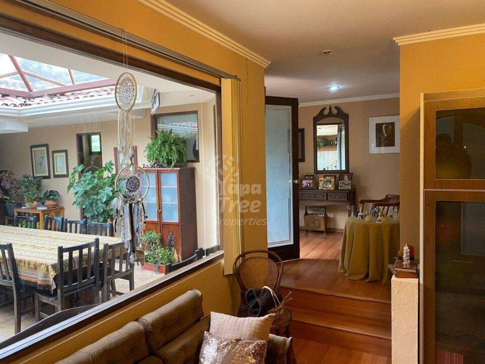 Spacious 4-Bedroom Single-Level Home with Jacuzzi Suite in San Joaquín