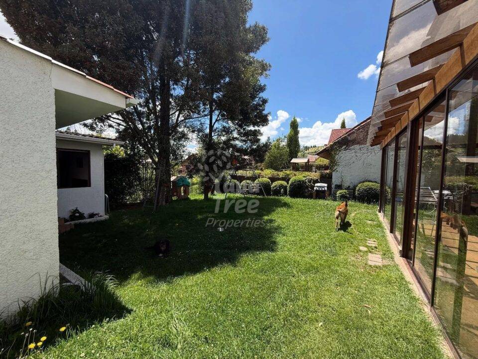 Spacious 5-Bedroom Home with Independent Suite in Exclusive San Joaquín Gated Community