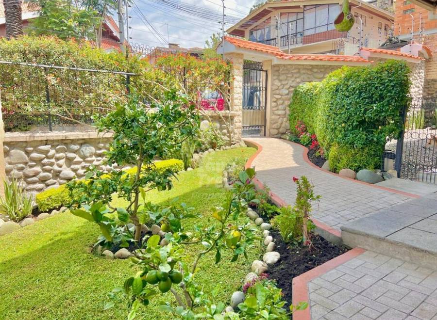 Spacious 4 BDR Traditional Cuenca Home with Garden in Todos Santos