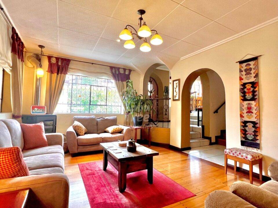 Spacious 4 BDR Traditional Cuenca Home with Garden in Todos Santos