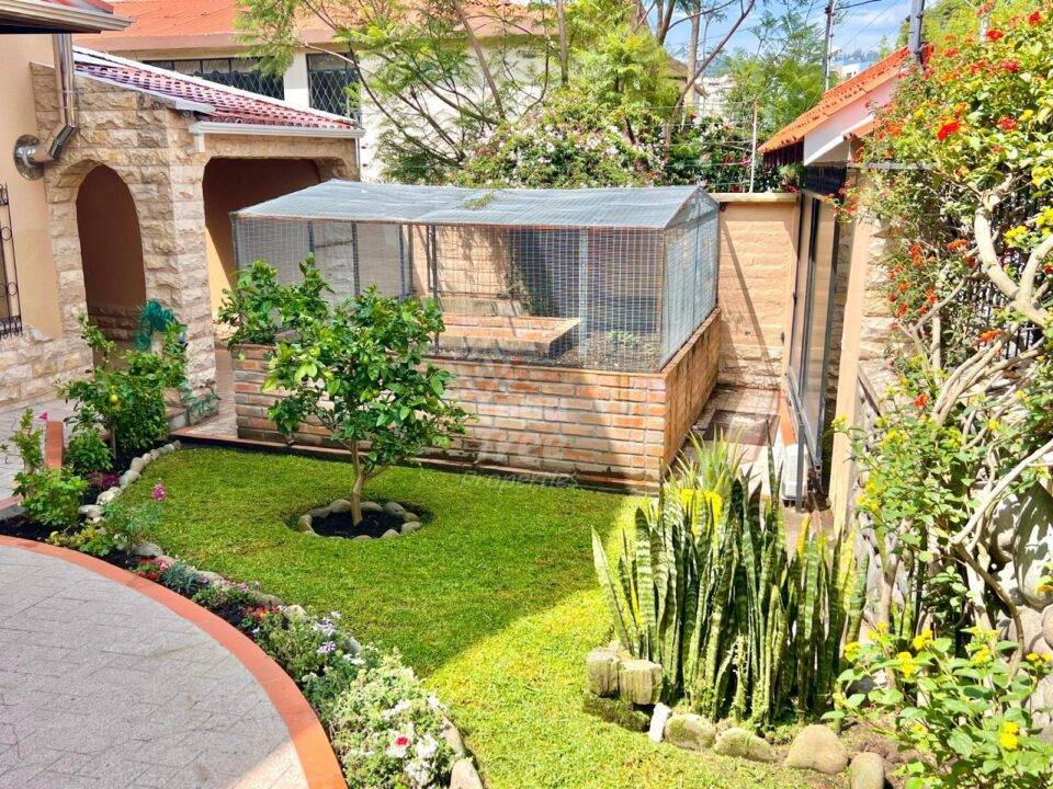 Spacious 4 BDR Traditional Cuenca Home with Garden in Todos Santos