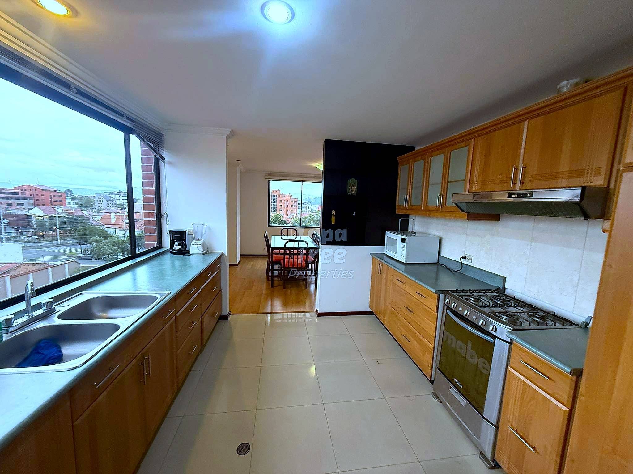 Spacious Turnkey 2BDRM Apartment near the City Center
