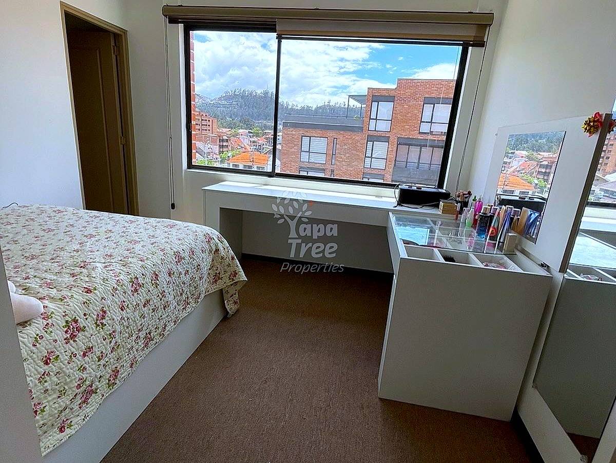 Spacious Turnkey 2BDRM Apartment near the City Center