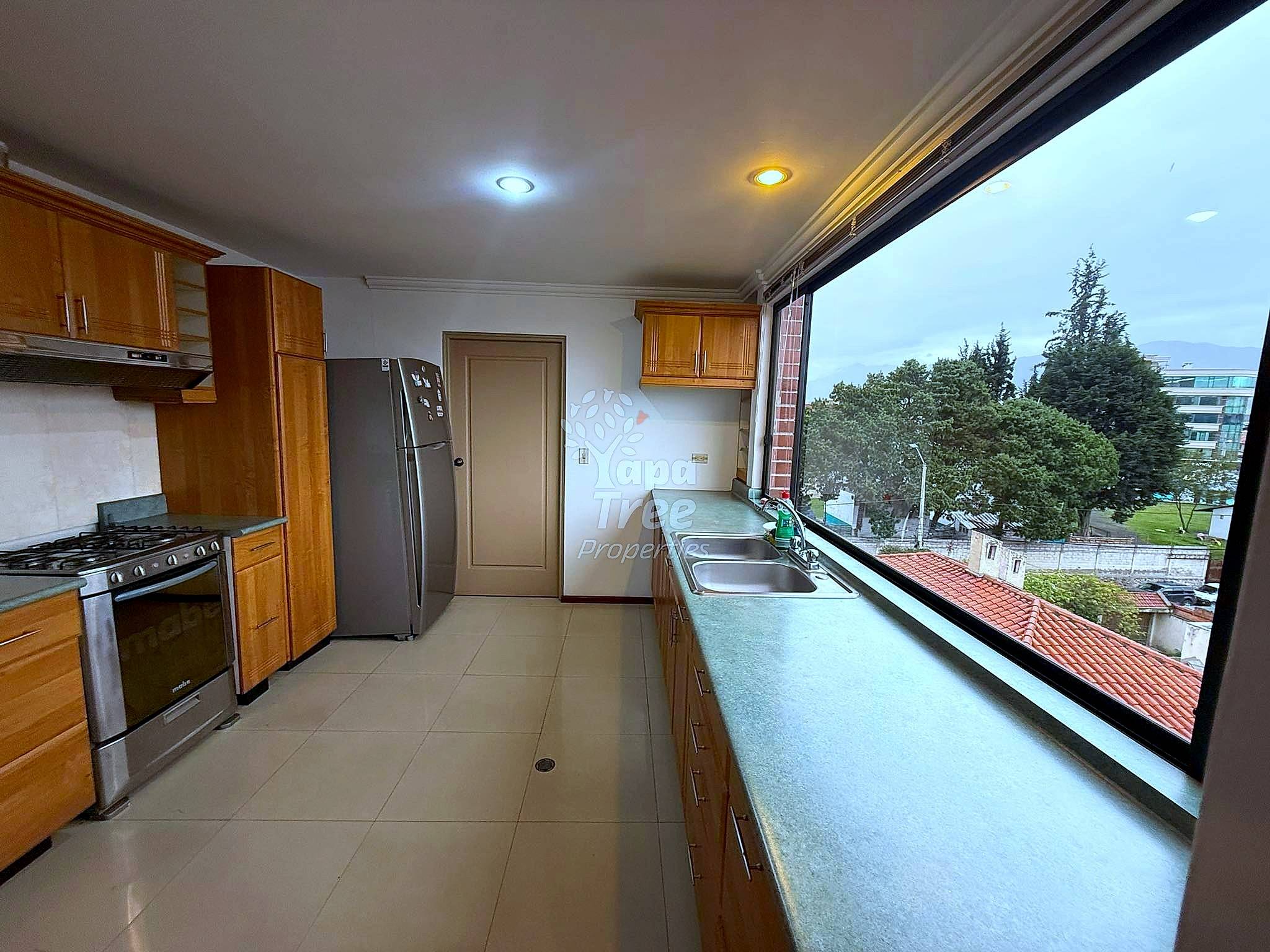 Spacious Turnkey 2BDRM Apartment near the City Center