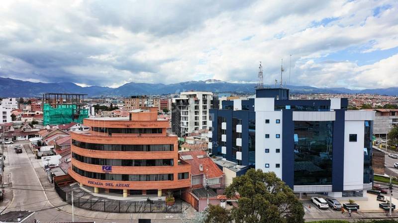 Spectacular 1-Bedroom Penthouse with Panoramic City and Mountain Views