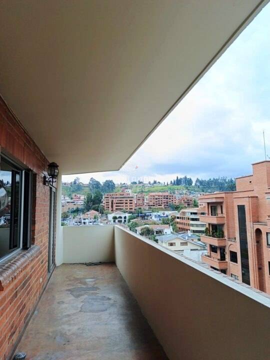 Stunning 2-Bedroom Apartment with Mountain Views in Los Colibríes, Cuenca