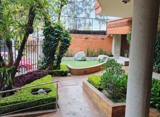 Stunning 2-Bedroom Apartment with Mountain Views in Los Colibríes, Cuenca