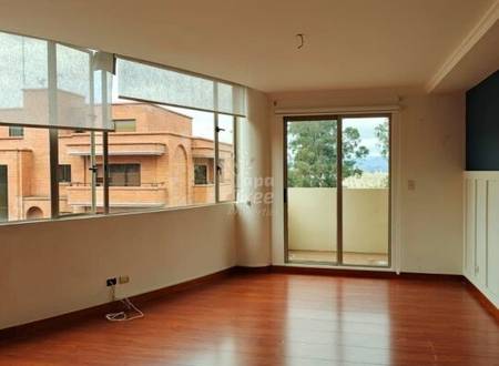 Stunning 2-Bedroom Apartment with Mountain Views in Los Colibríes, Cuenca