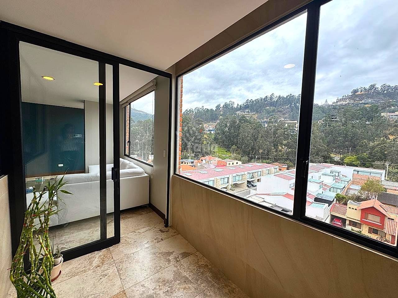 Stunning 2-Level Penthouse with Panoramic Views of Turi & Jacuzzi