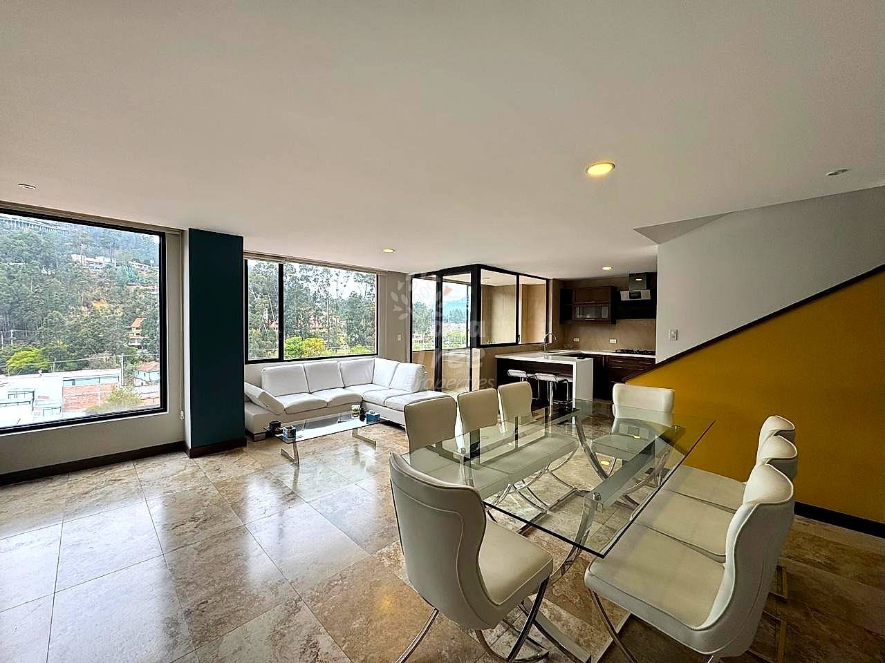 Stunning 2-Level Penthouse with Panoramic Views of Turi & Jacuzzi