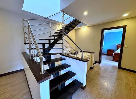 Impresionante penthouse de 2 niveles con vistas panorámicas de Turi y jacuzzi