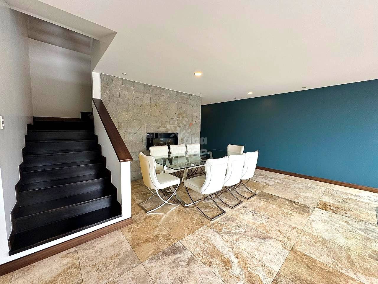 Stunning 2-Level Penthouse with Panoramic Views of Turi & Jacuzzi