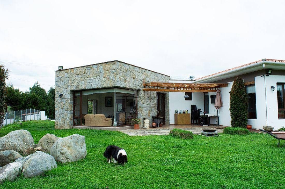 Stunning 4BDR Home in Exclusive Hacienda El Alamo