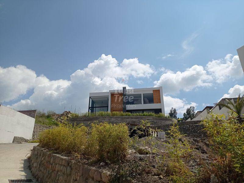 Stunning 4BDR Modern House in Turi with Panoramic Views of the City