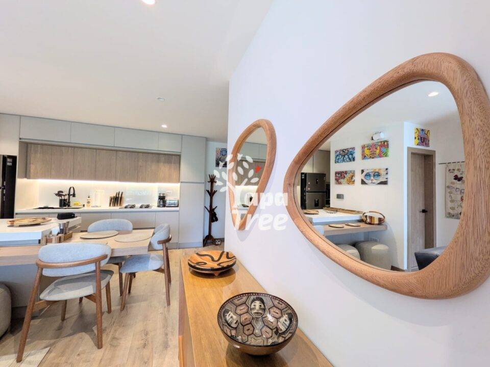 Stylish 2-Bedroom Apartment with Balcony & River Views – Walk to Old Town