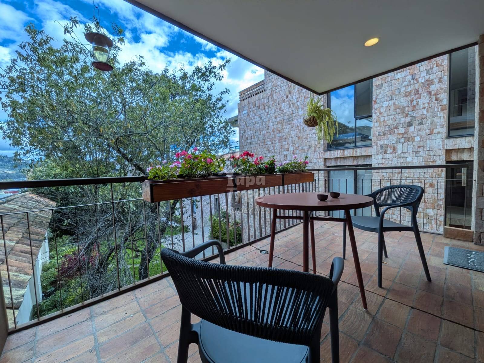 Urban Retreat: Loft-Style Living in Cuenca