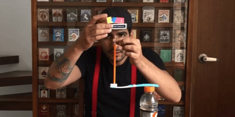 Juan Estrella Performing Magic in Cuenca