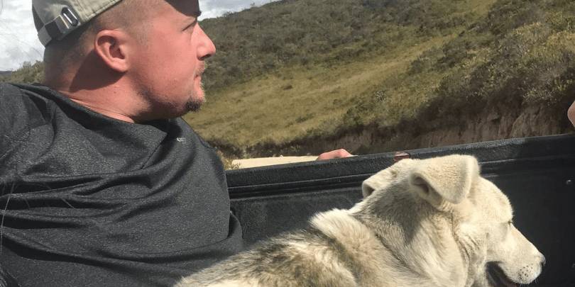 Oña Hitch Hiking with Dog